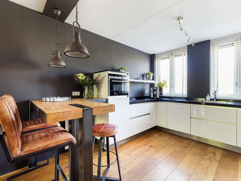 Staaldiep 4, Brielle