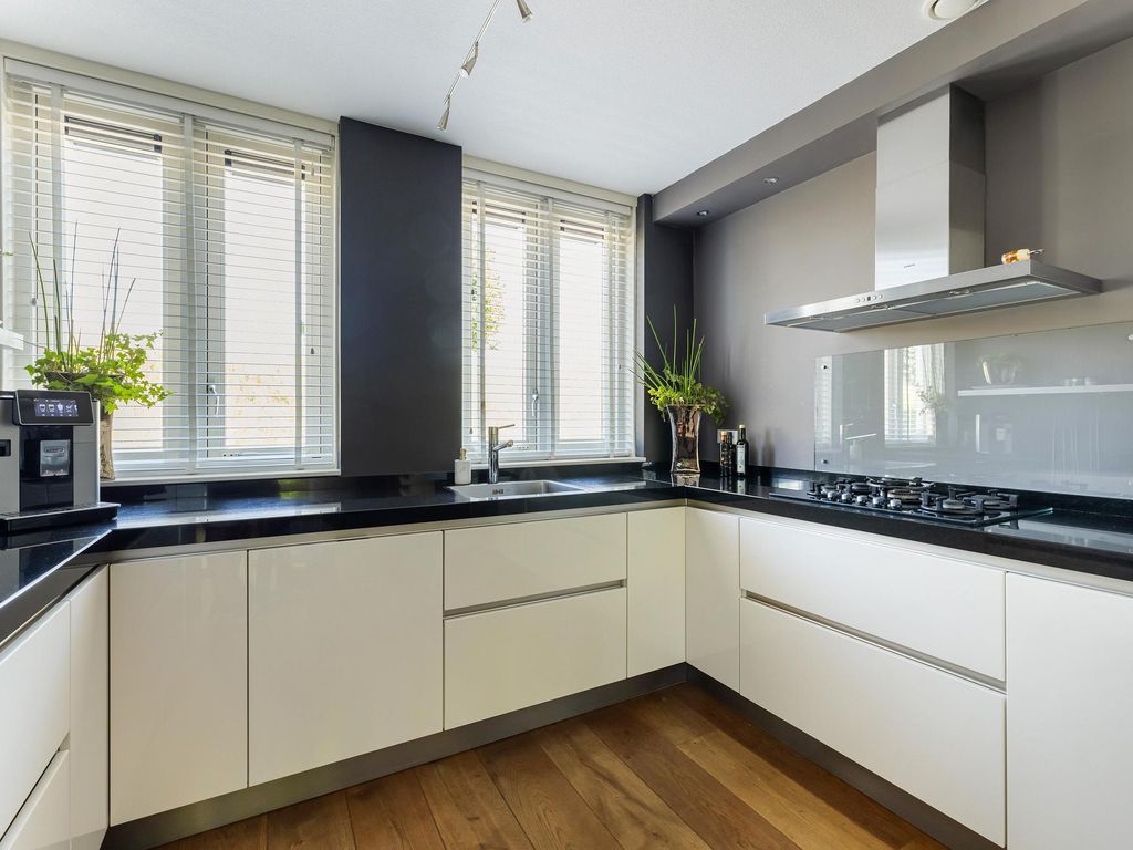 Staaldiep 4, Brielle