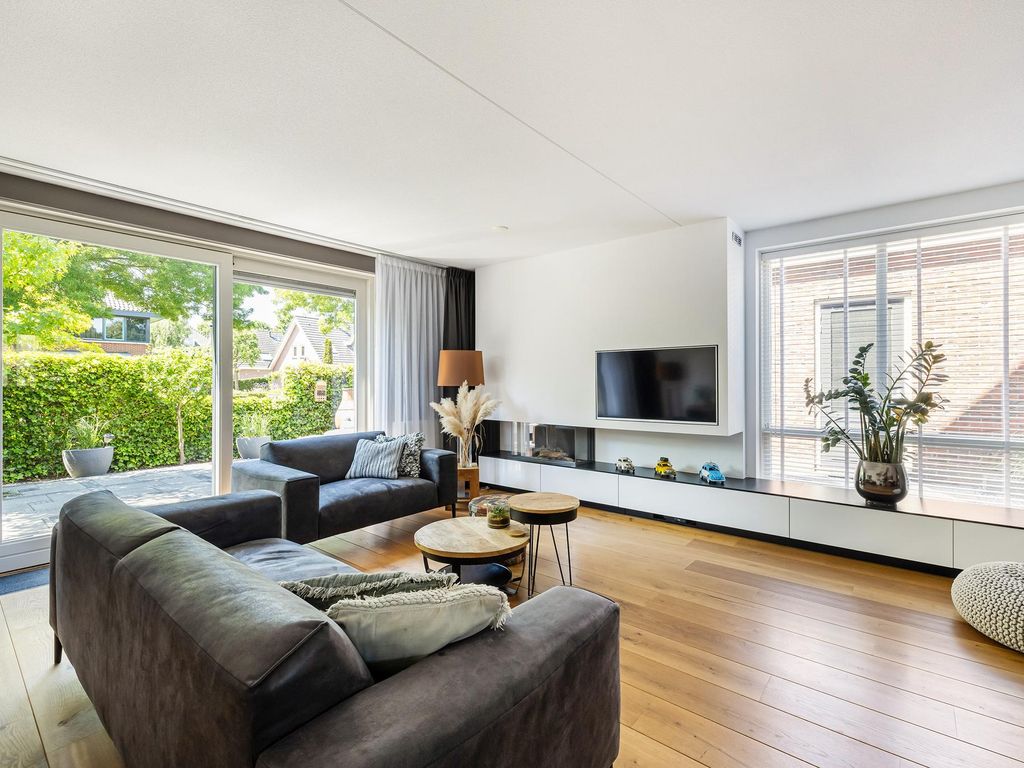 Staaldiep 4, Brielle