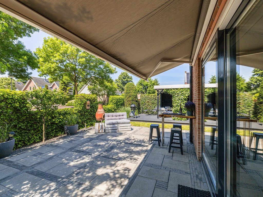 Staaldiep 4, Brielle