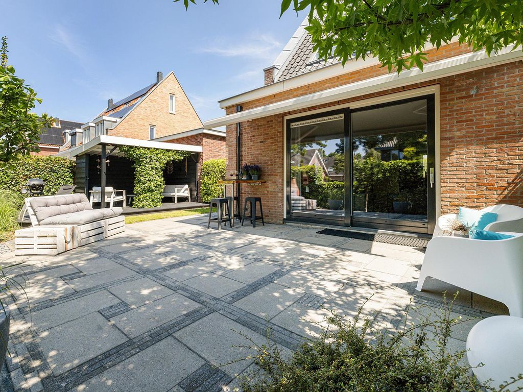 Staaldiep 4, Brielle