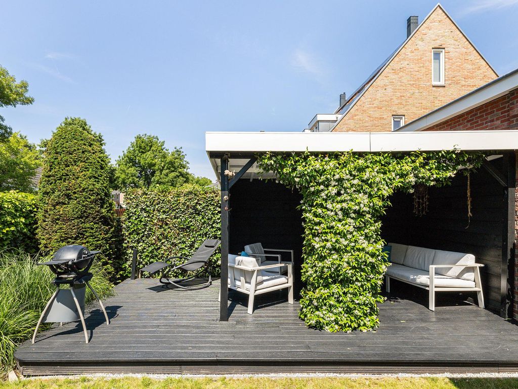 Staaldiep 4, Brielle