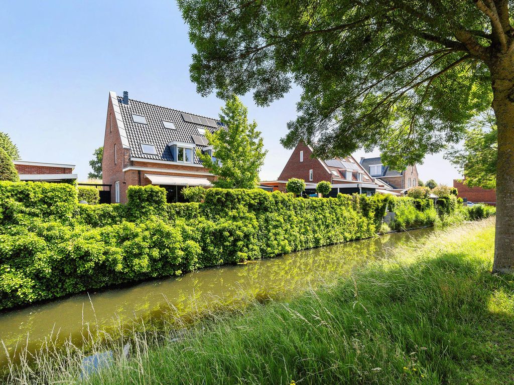 Staaldiep 4, Brielle