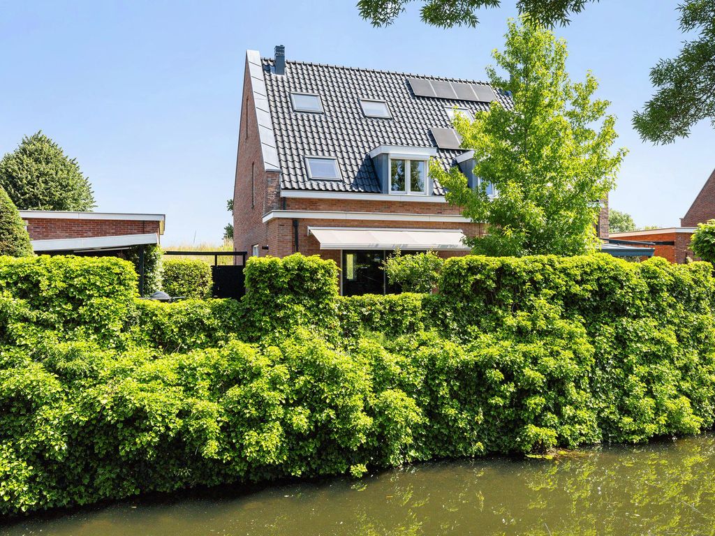 Staaldiep 4, Brielle
