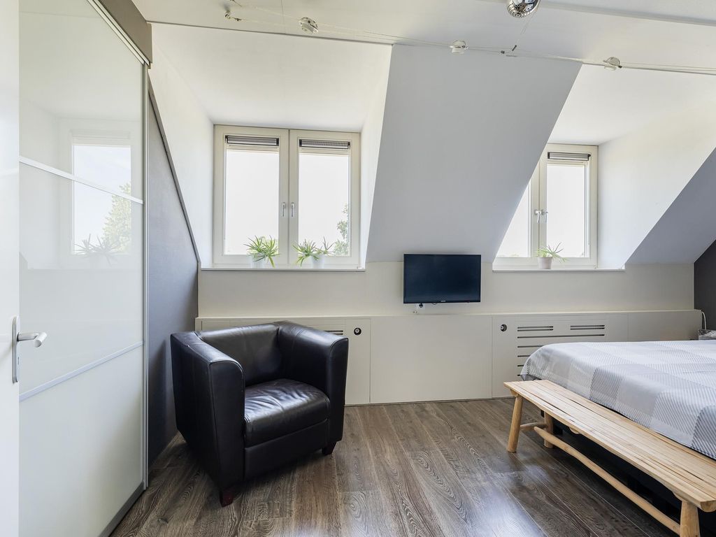 Staaldiep 4, Brielle