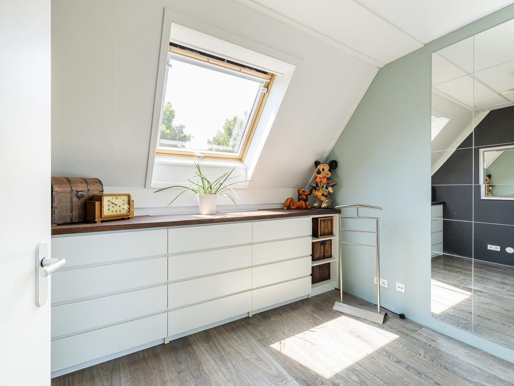 Staaldiep 4, Brielle