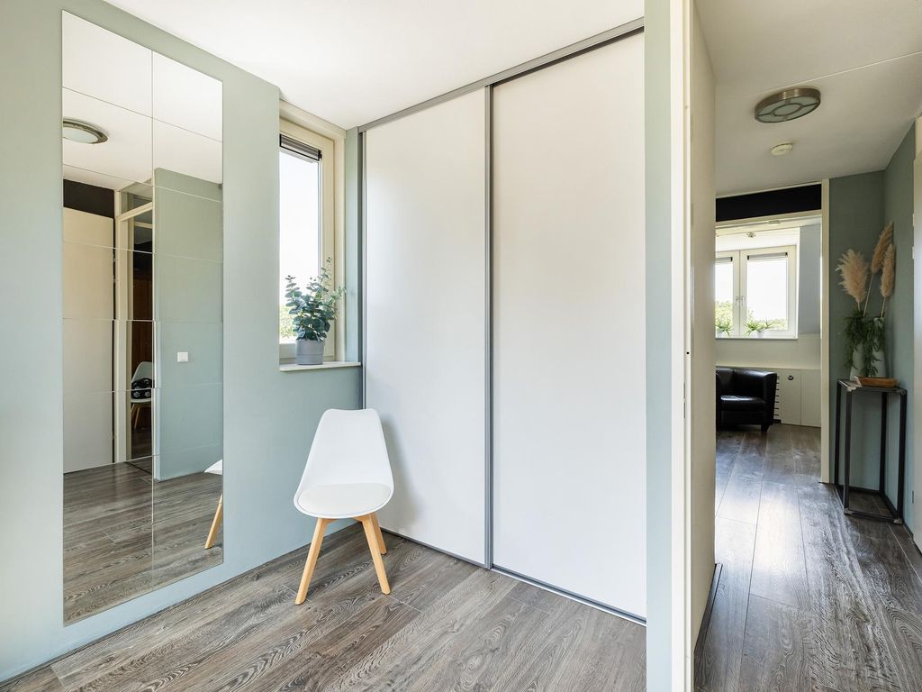 Staaldiep 4, Brielle