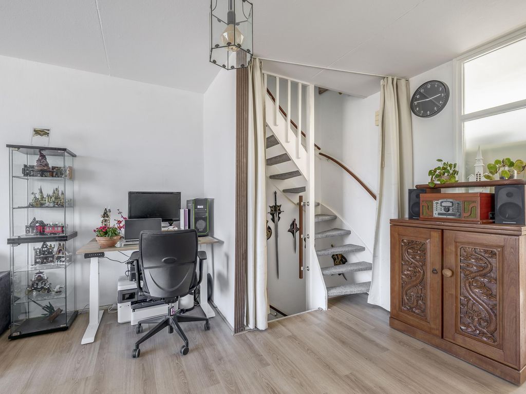 Schokker 16, Brielle