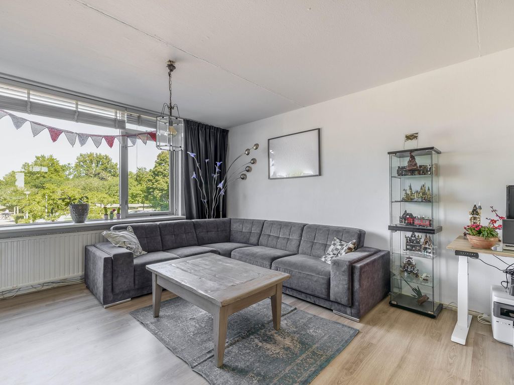 Schokker 16, Brielle
