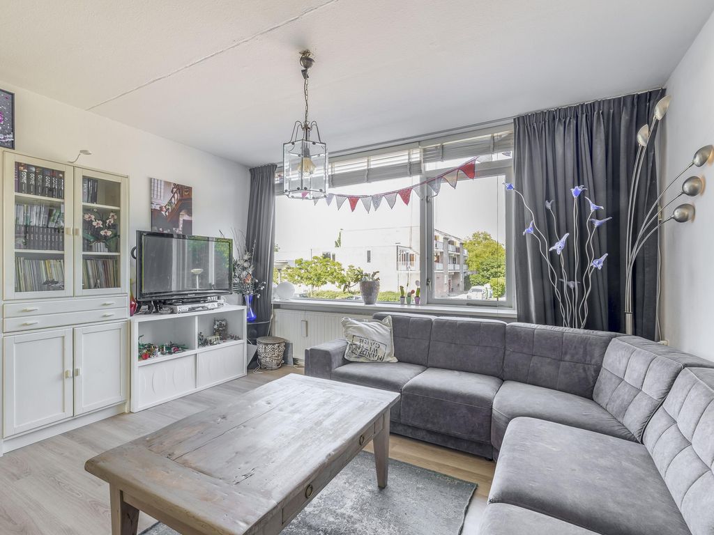Schokker 16, Brielle