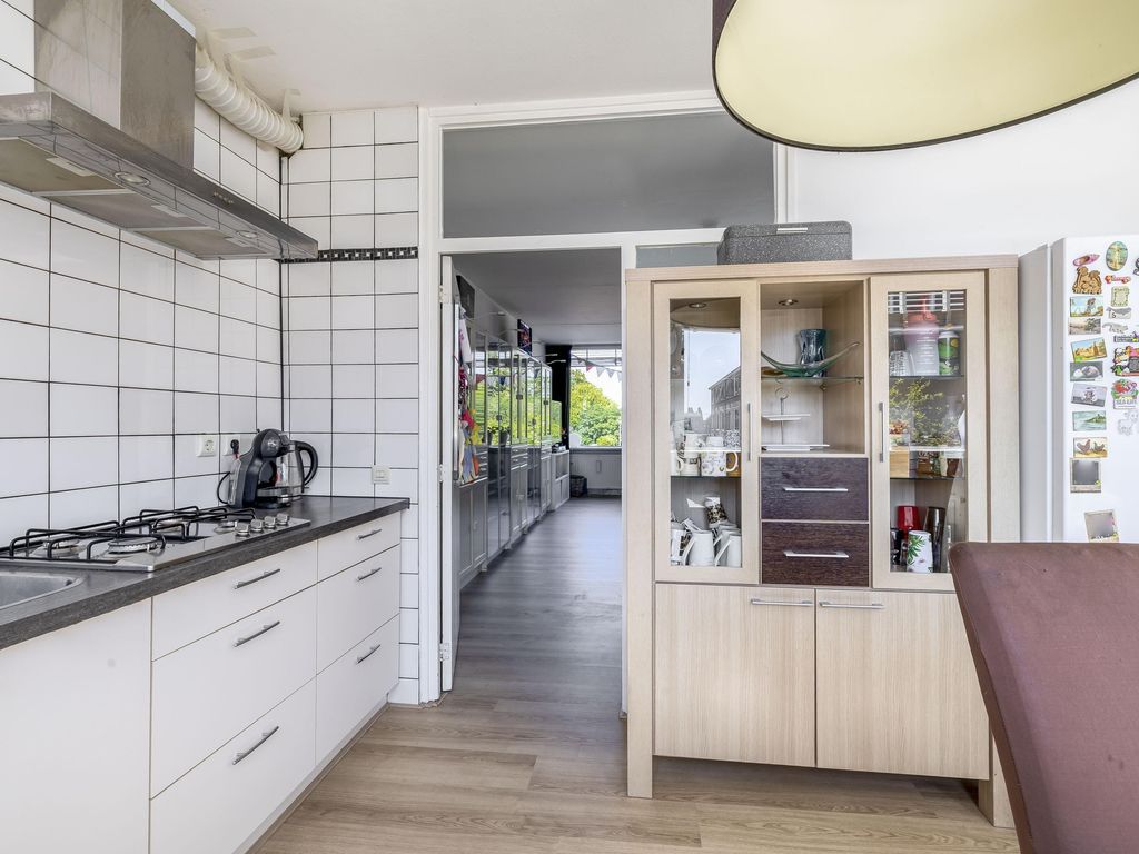 Schokker 16, Brielle