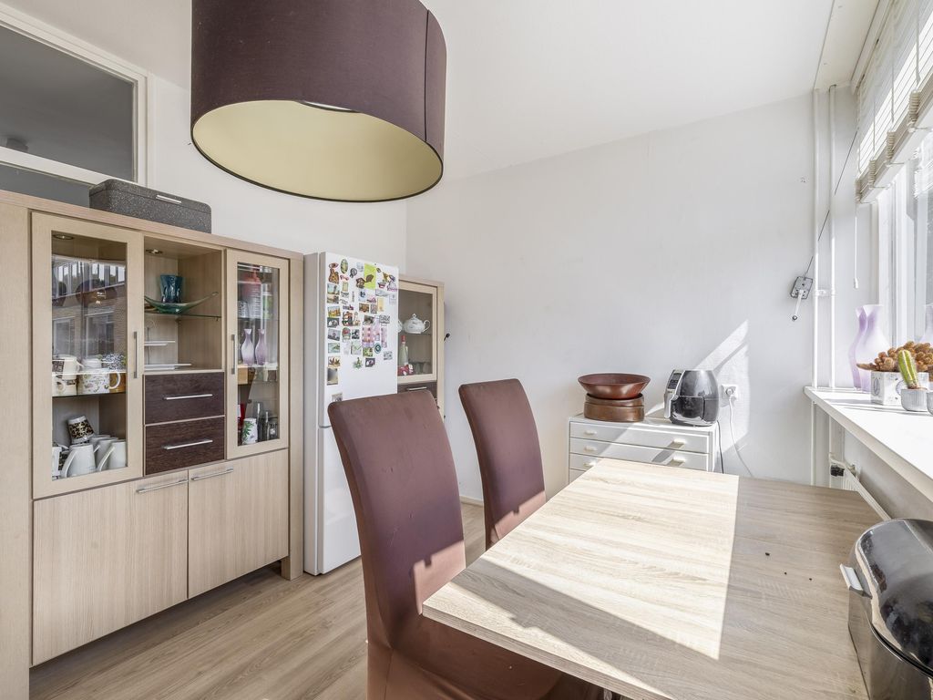 Schokker 16, Brielle