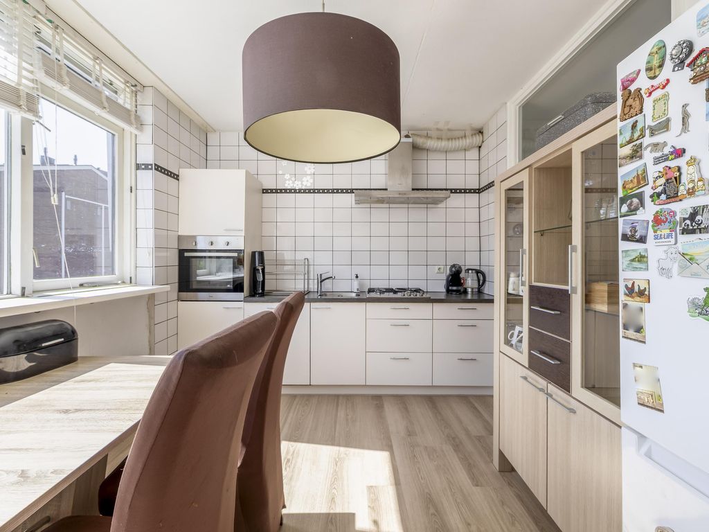 Schokker 16, Brielle