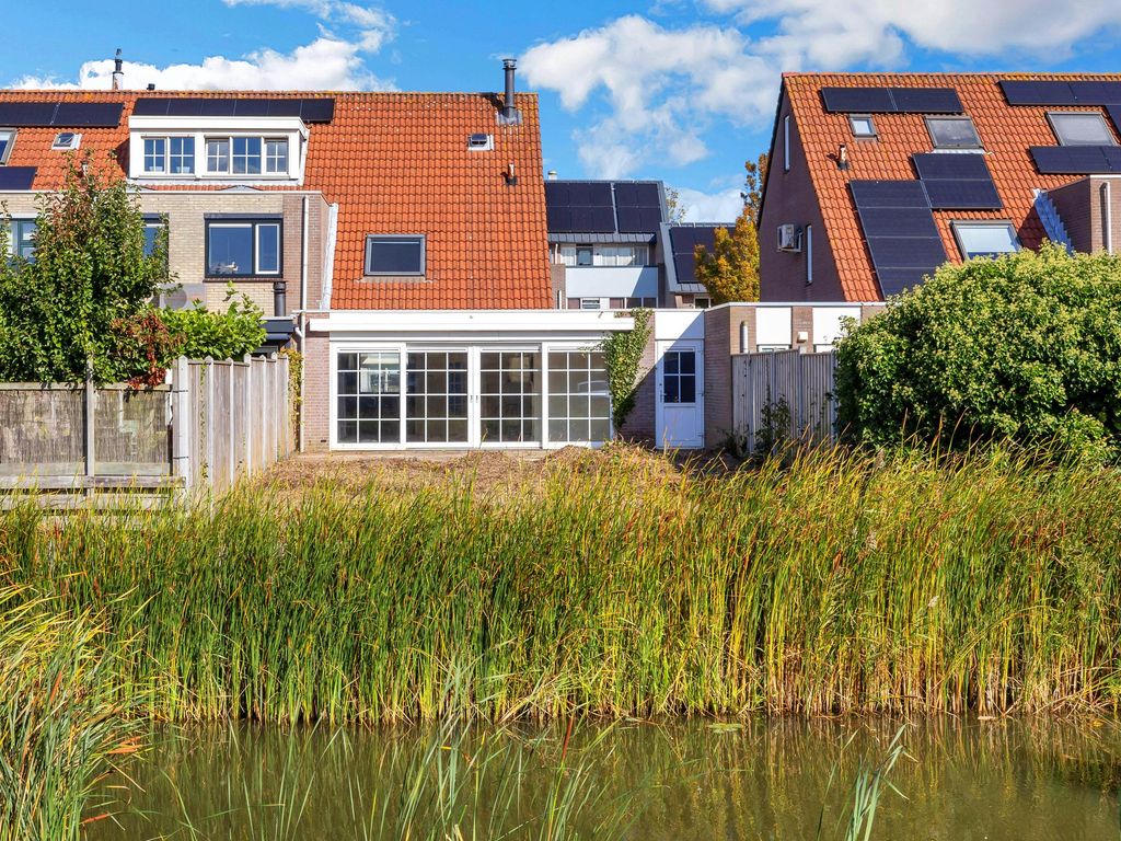 Kruisbooglaan 12, Oostvoorne