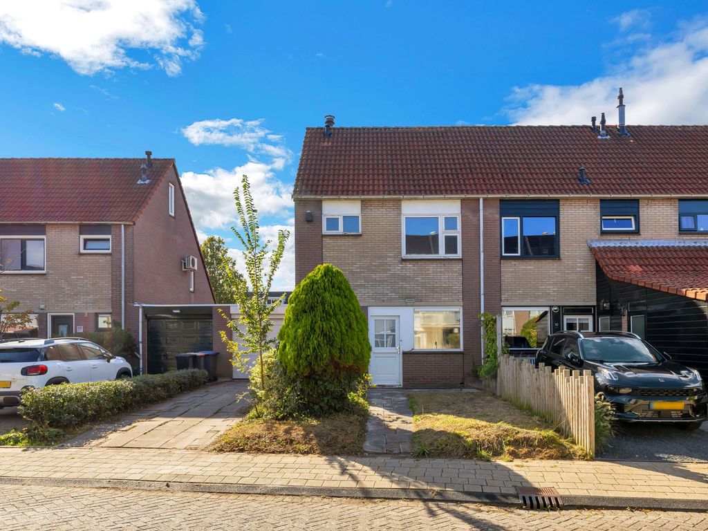 Kruisbooglaan 12, Oostvoorne