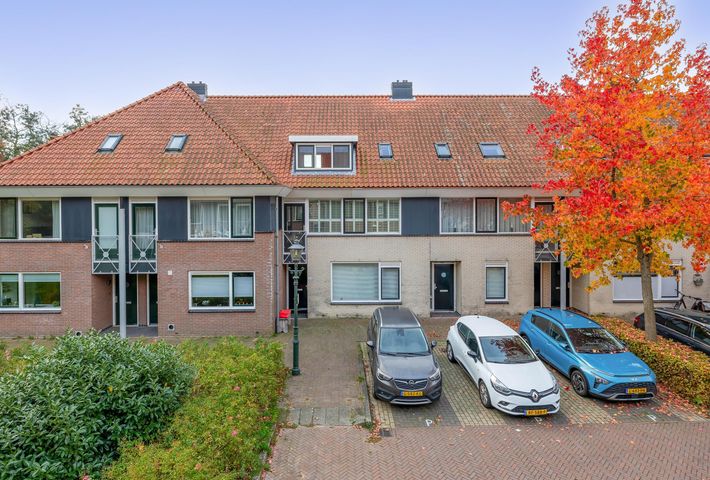 Warmoezenierstraat 23