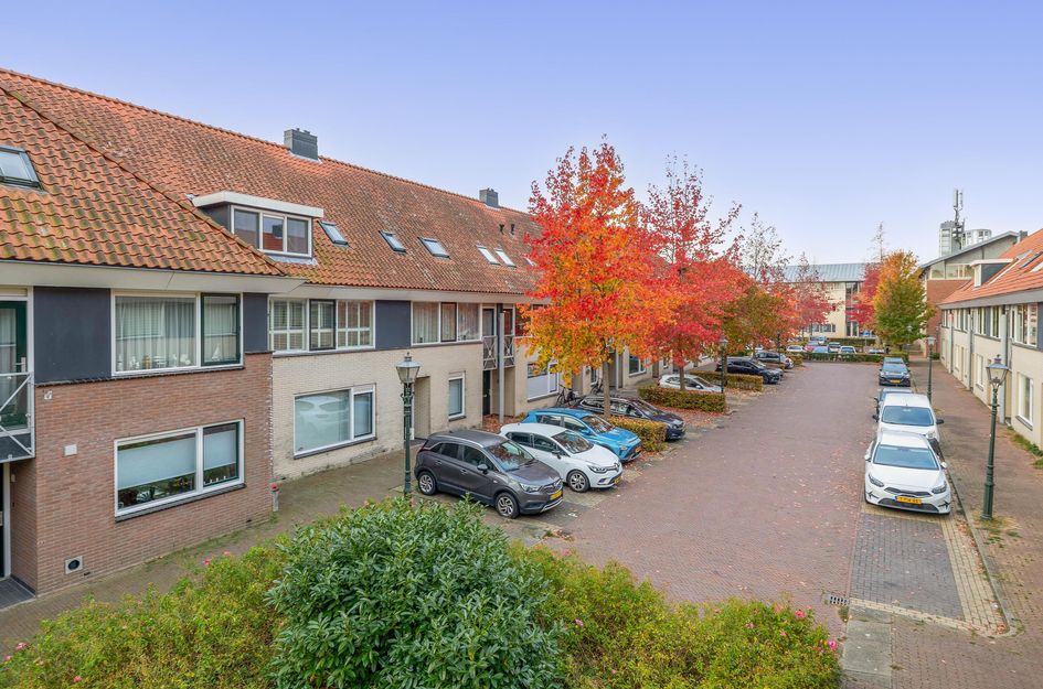 Warmoezenierstraat 23