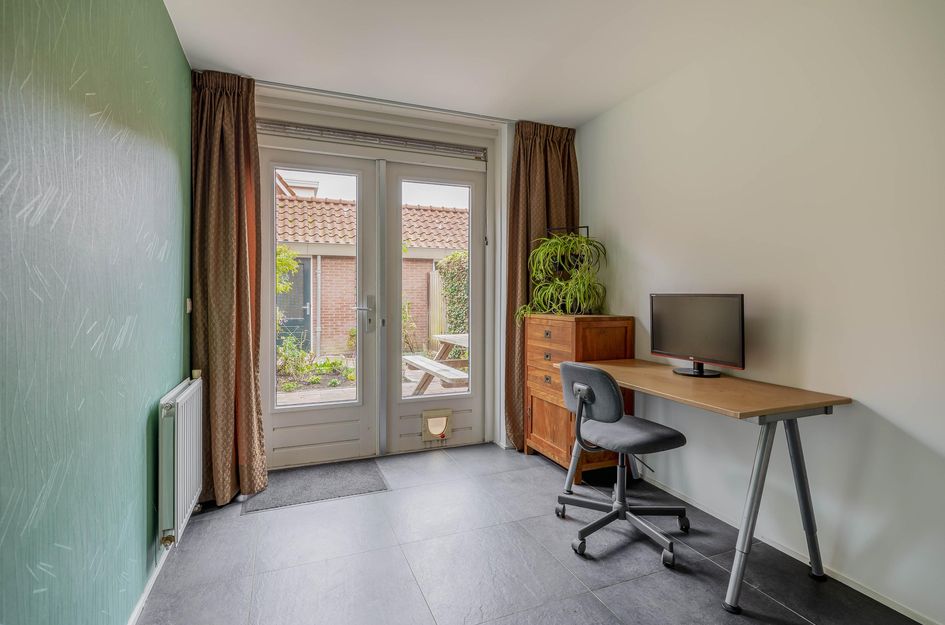 Warmoezenierstraat 23