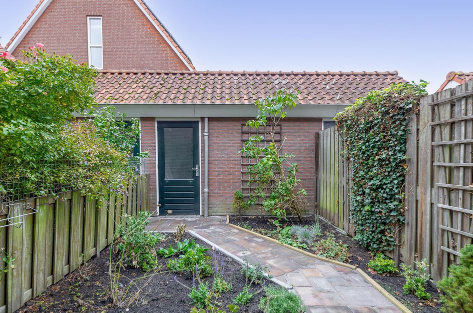 Warmoezenierstraat 23
