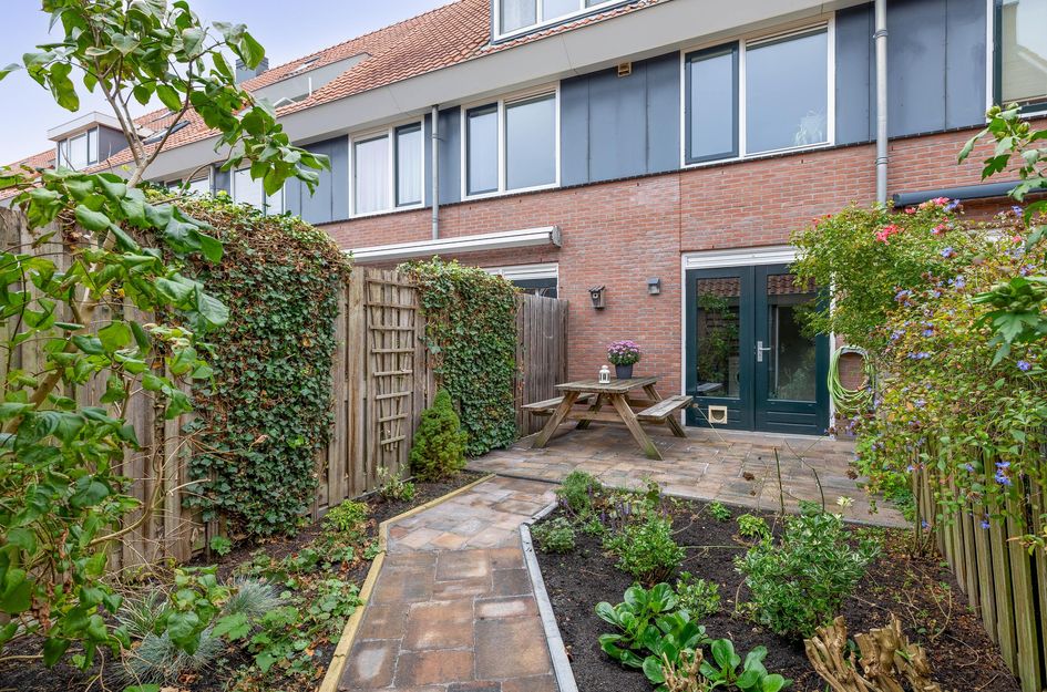 Warmoezenierstraat 23