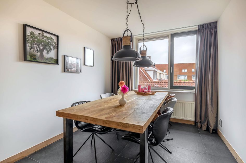Warmoezenierstraat 23