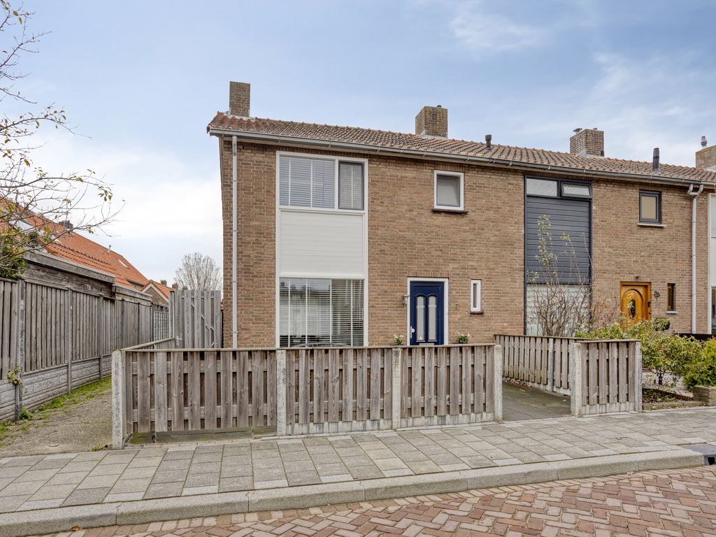 Piet Heinstraat 7, ROZENBURG