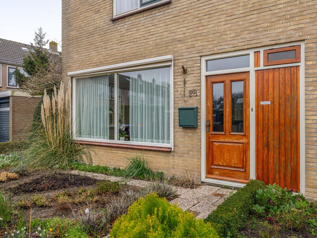 Julianalaan 28, Zwartewaal