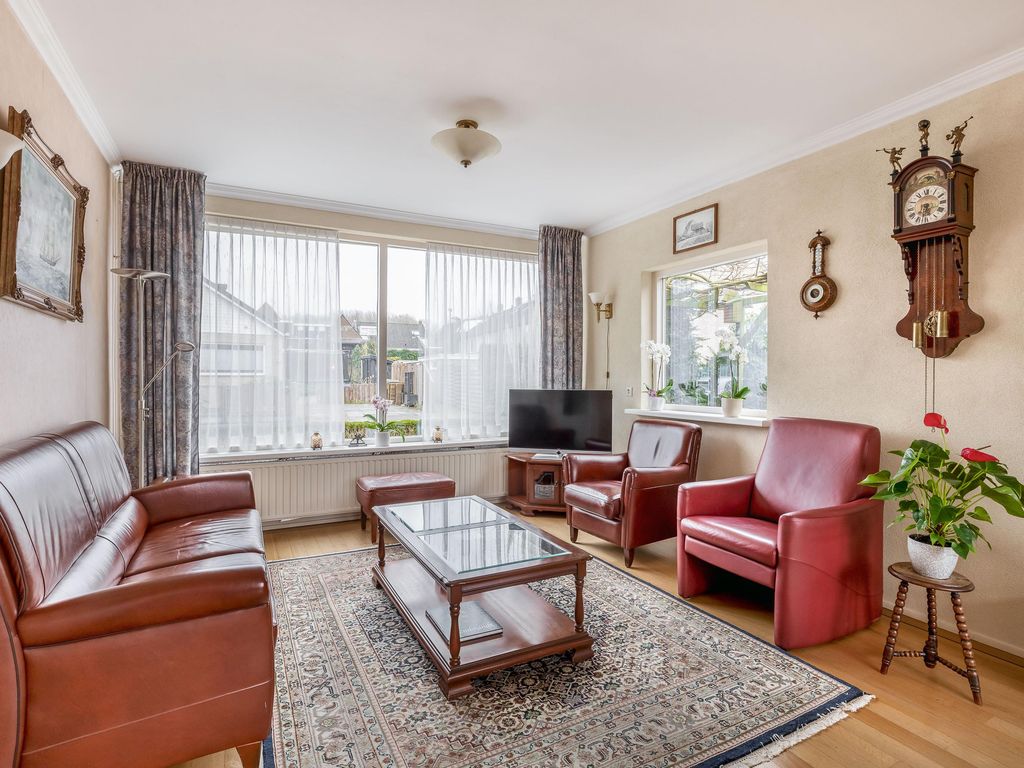 Julianalaan 28, Zwartewaal