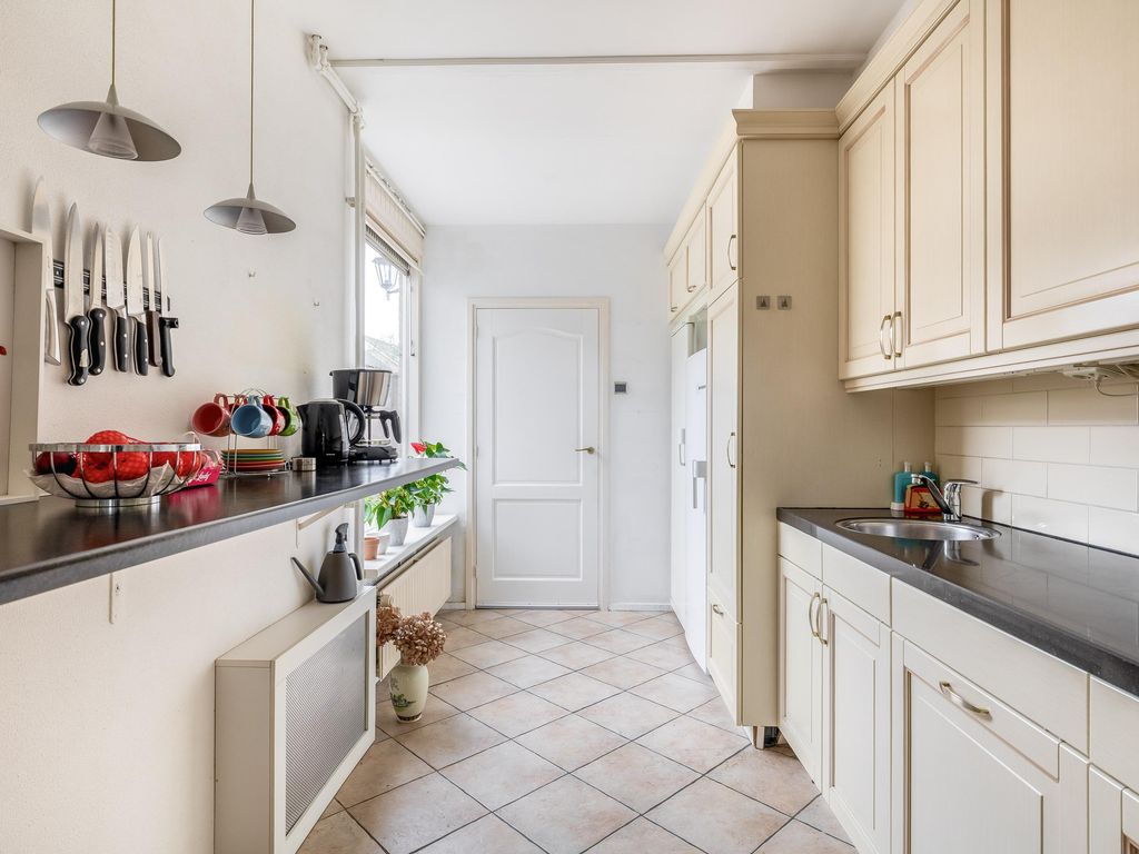 Julianalaan 28, Zwartewaal