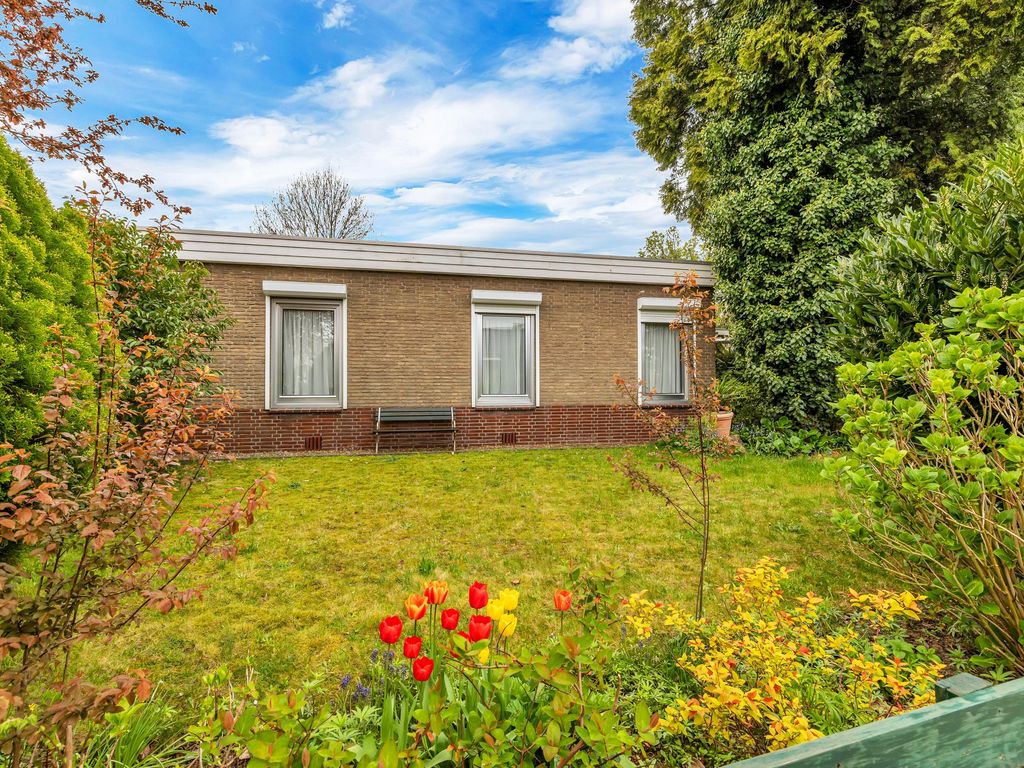 Zalmlaan 15, Zwartewaal