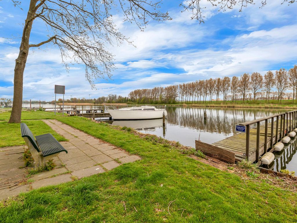 Zalmlaan 15, Zwartewaal