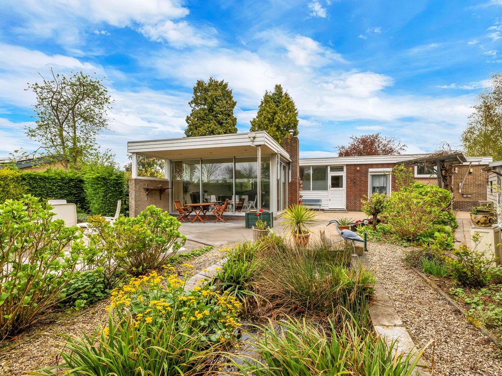 Zalmlaan 15, Zwartewaal