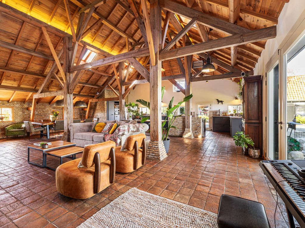 Wouddijk 12, Zwartewaal