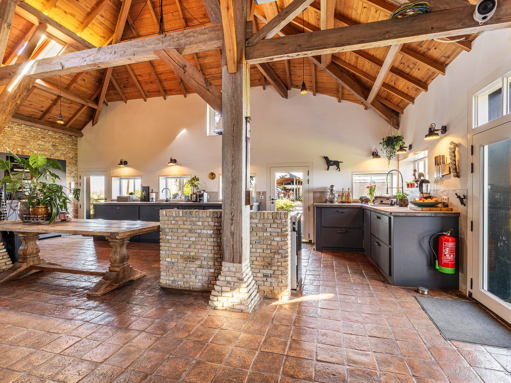 Wouddijk 12, Zwartewaal