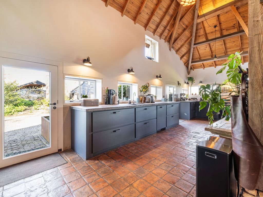 Wouddijk 12, Zwartewaal