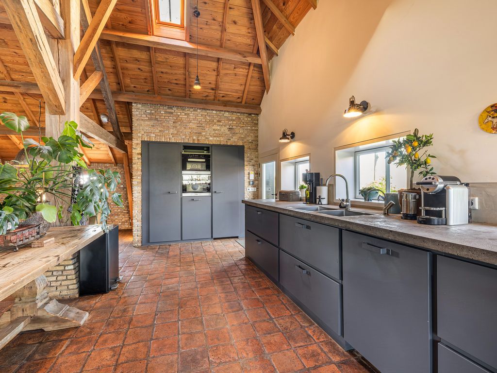 Wouddijk 12, Zwartewaal