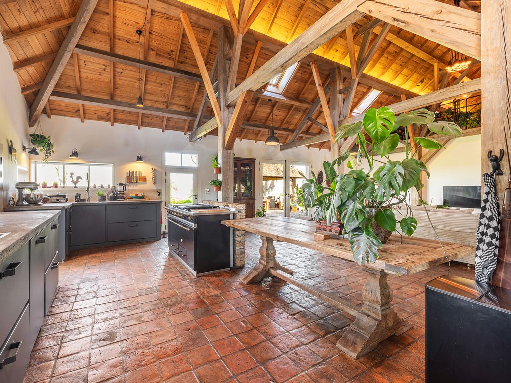 Wouddijk 12, Zwartewaal