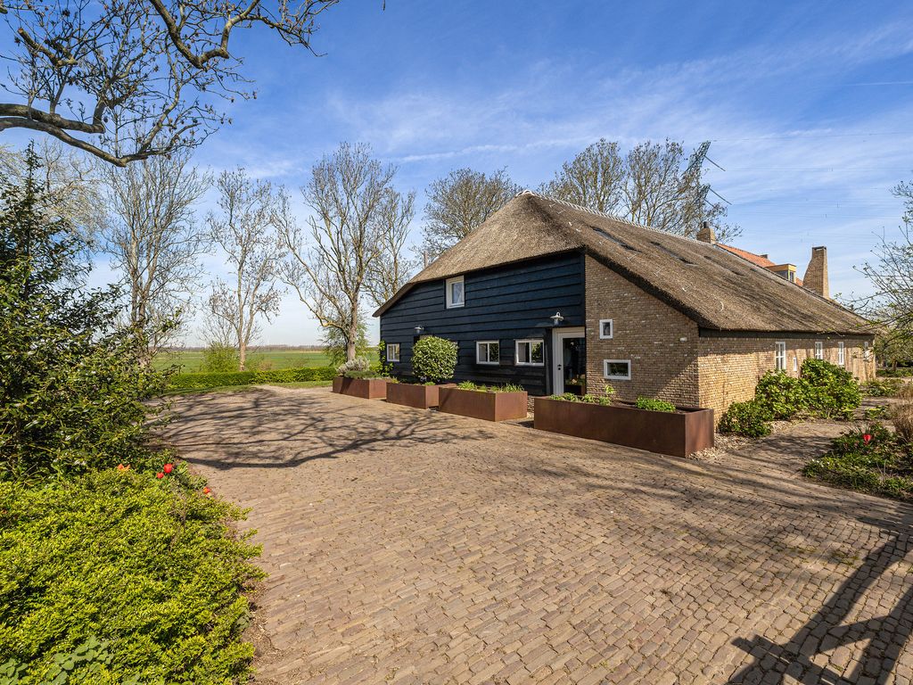 Wouddijk 12, Zwartewaal