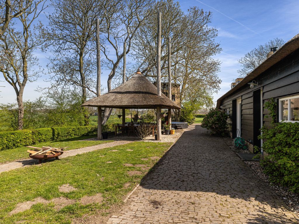 Wouddijk 12, Zwartewaal