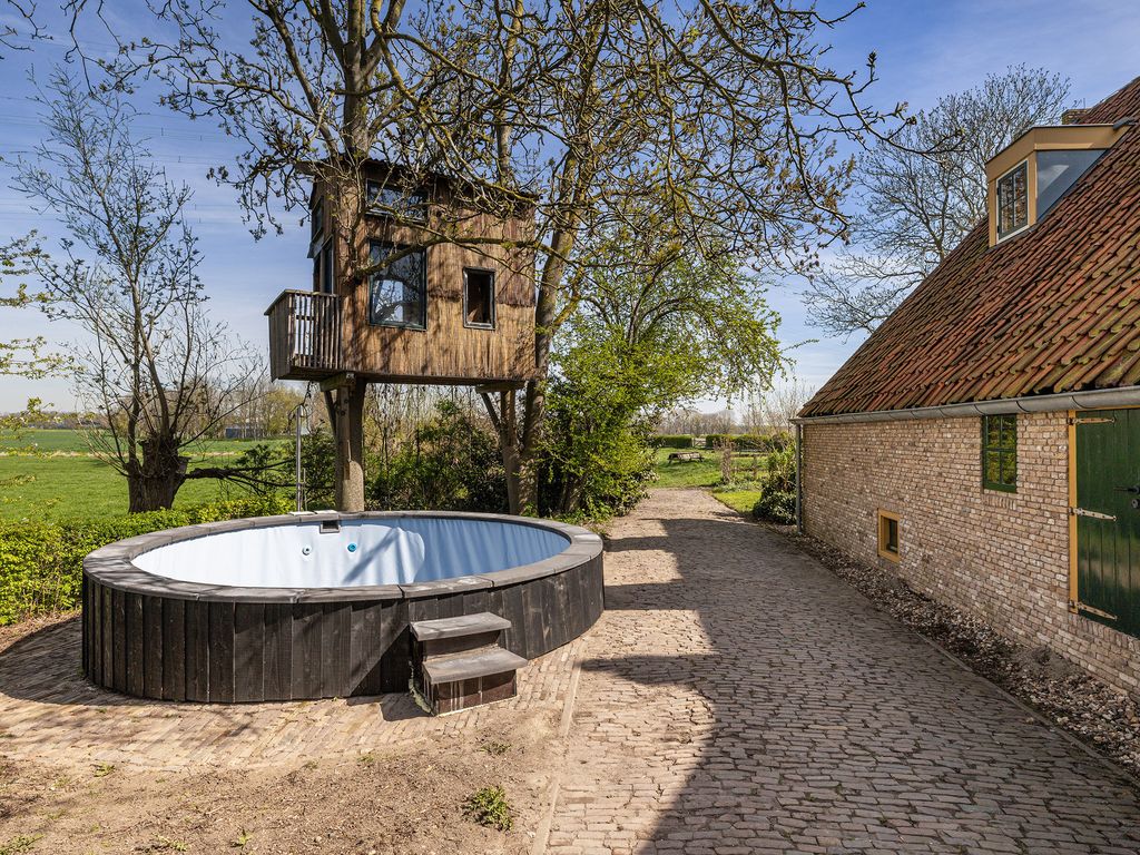 Wouddijk 12, Zwartewaal