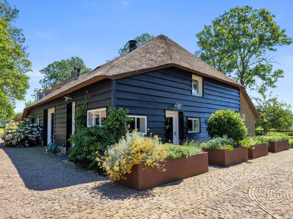 Wouddijk 12, ZWARTEWAAL