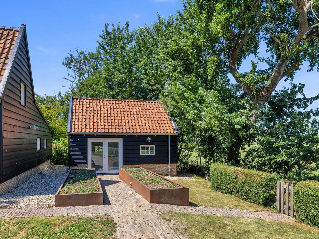 Wouddijk 12, ZWARTEWAAL