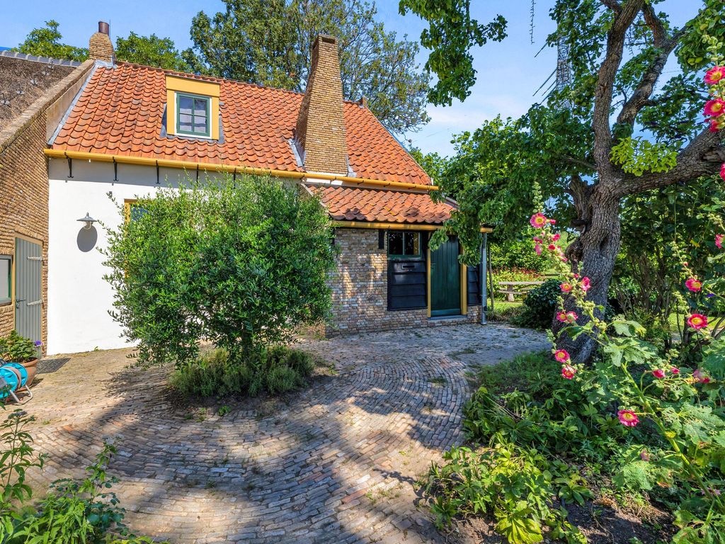 Wouddijk 12, ZWARTEWAAL