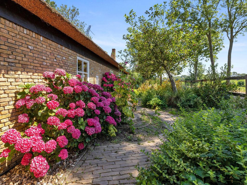 Wouddijk 12, ZWARTEWAAL