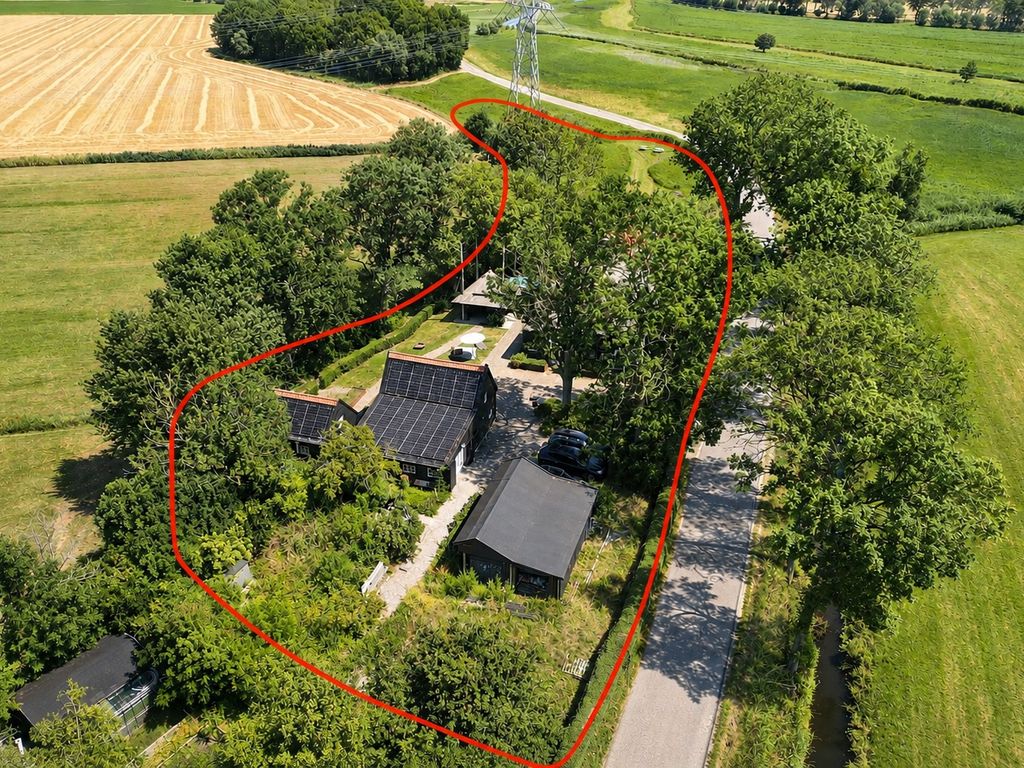 Wouddijk 12, ZWARTEWAAL