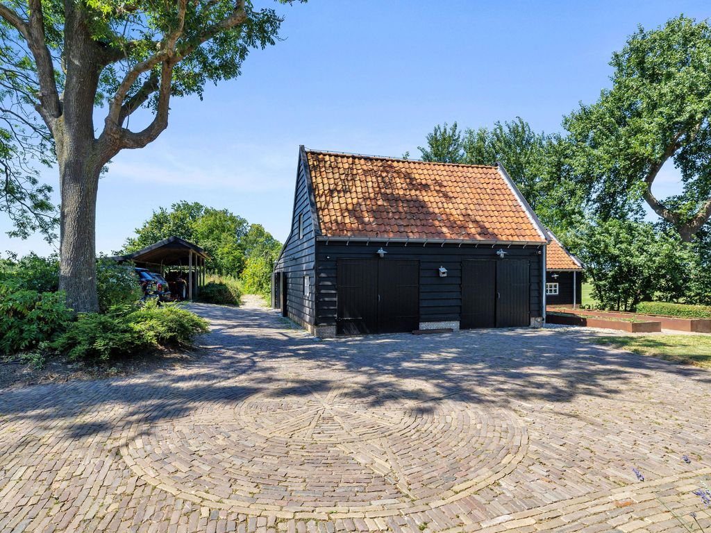 Wouddijk 12, ZWARTEWAAL