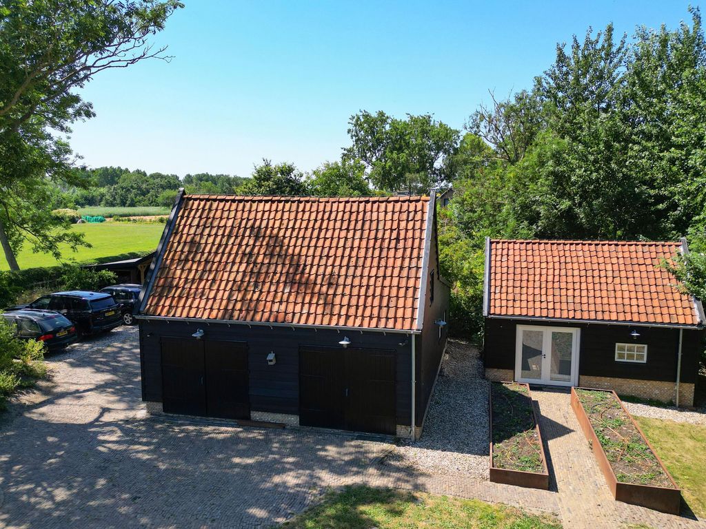 Wouddijk 12, ZWARTEWAAL