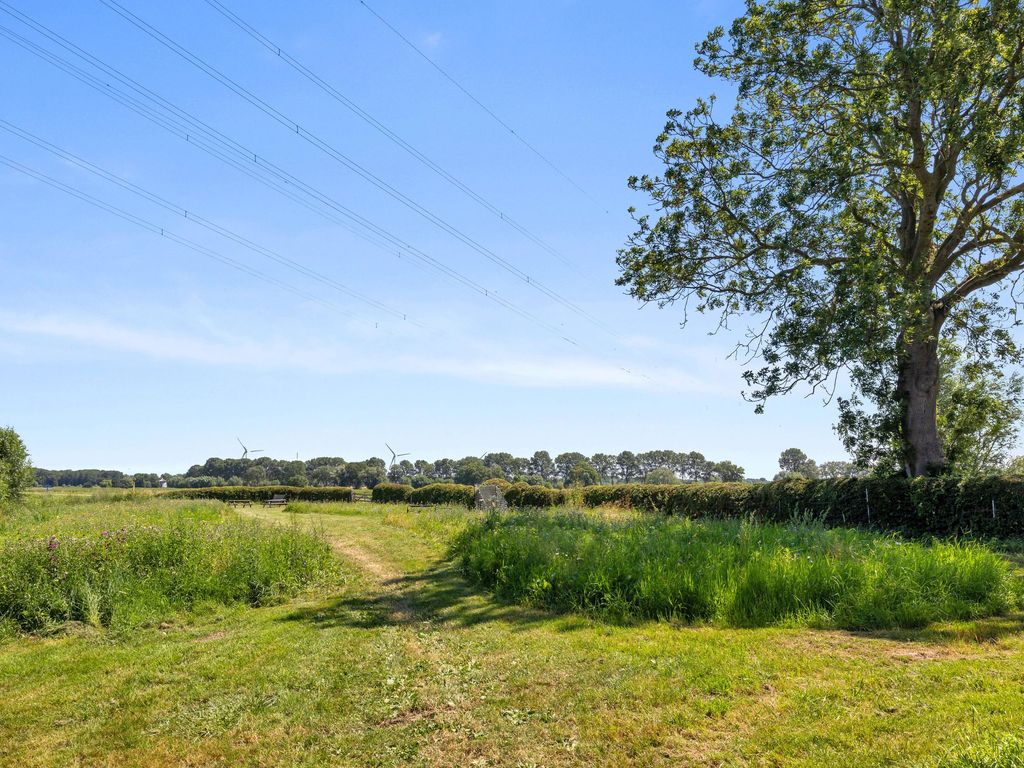 Wouddijk 12, ZWARTEWAAL