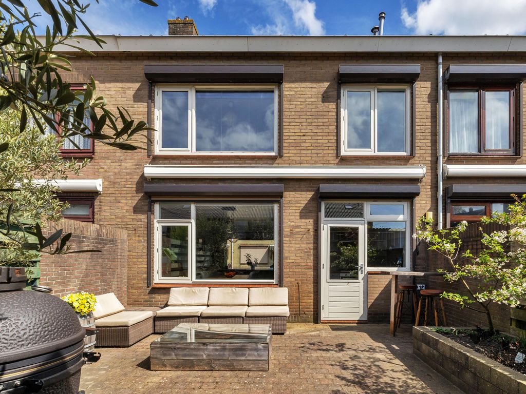 Mr P J Oudweg 21, Zuidland