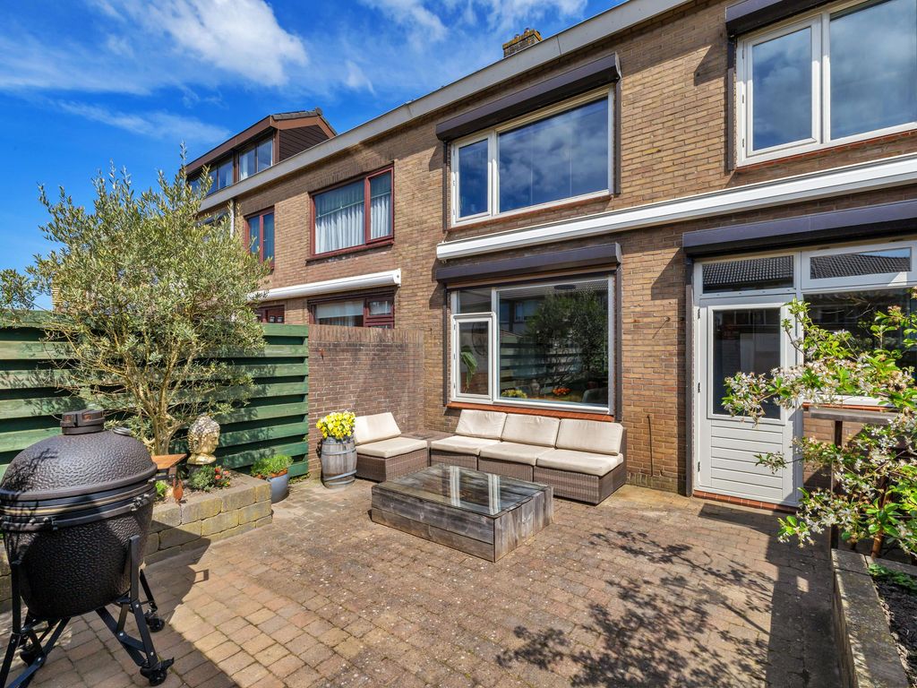 Mr P J Oudweg 21, Zuidland